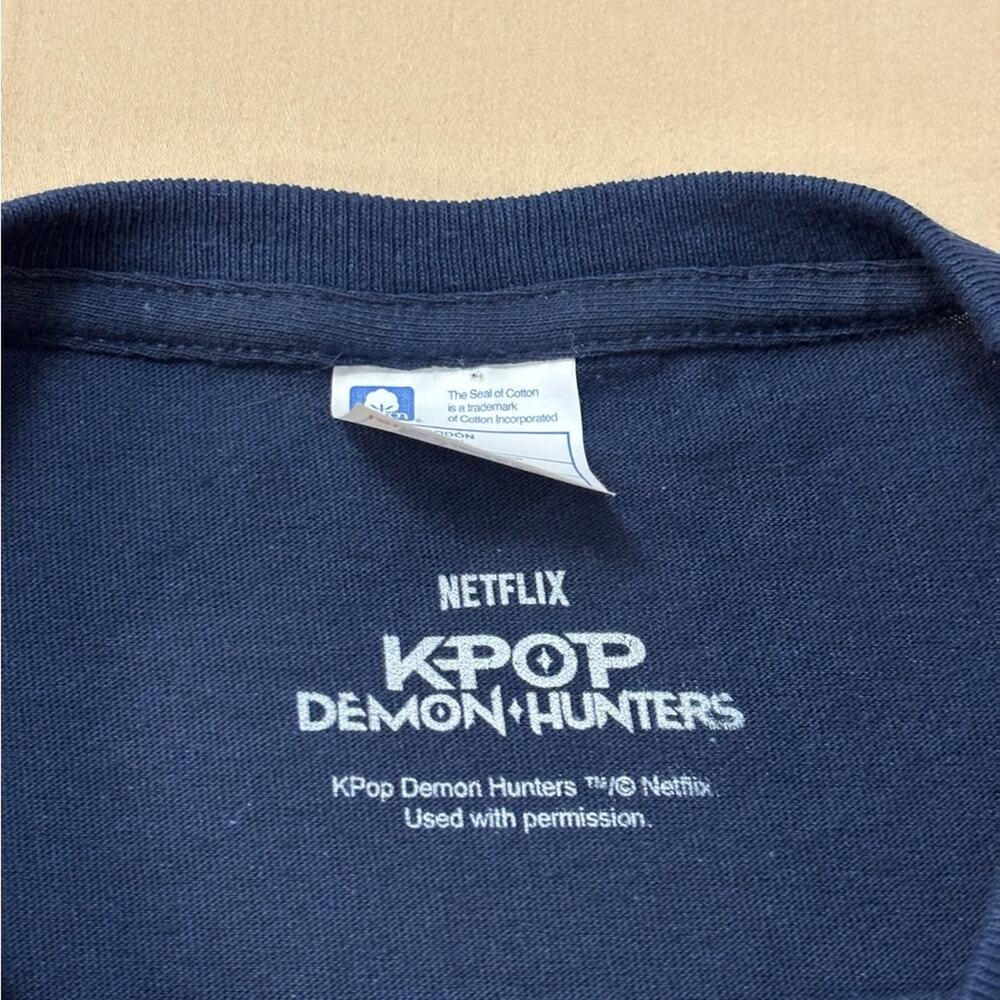 Netflix Navy K-Pop Demon Hunters Girls Graphic Short Sleeve Shirt Size Large - Picture 2 of 6
